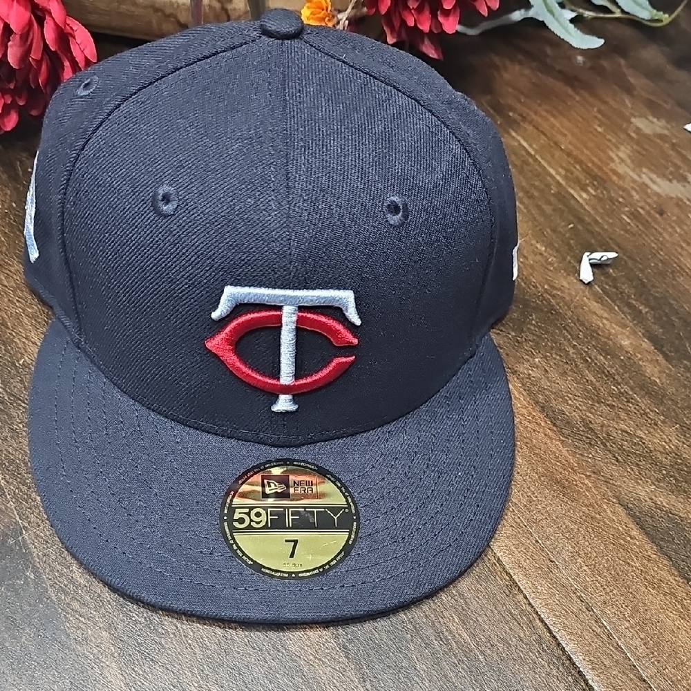 New Era 59FIFTY Minnesota Twins   Cap with Red and White Logo